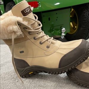 Ugg Adirondack insulated boots. Size 9.5